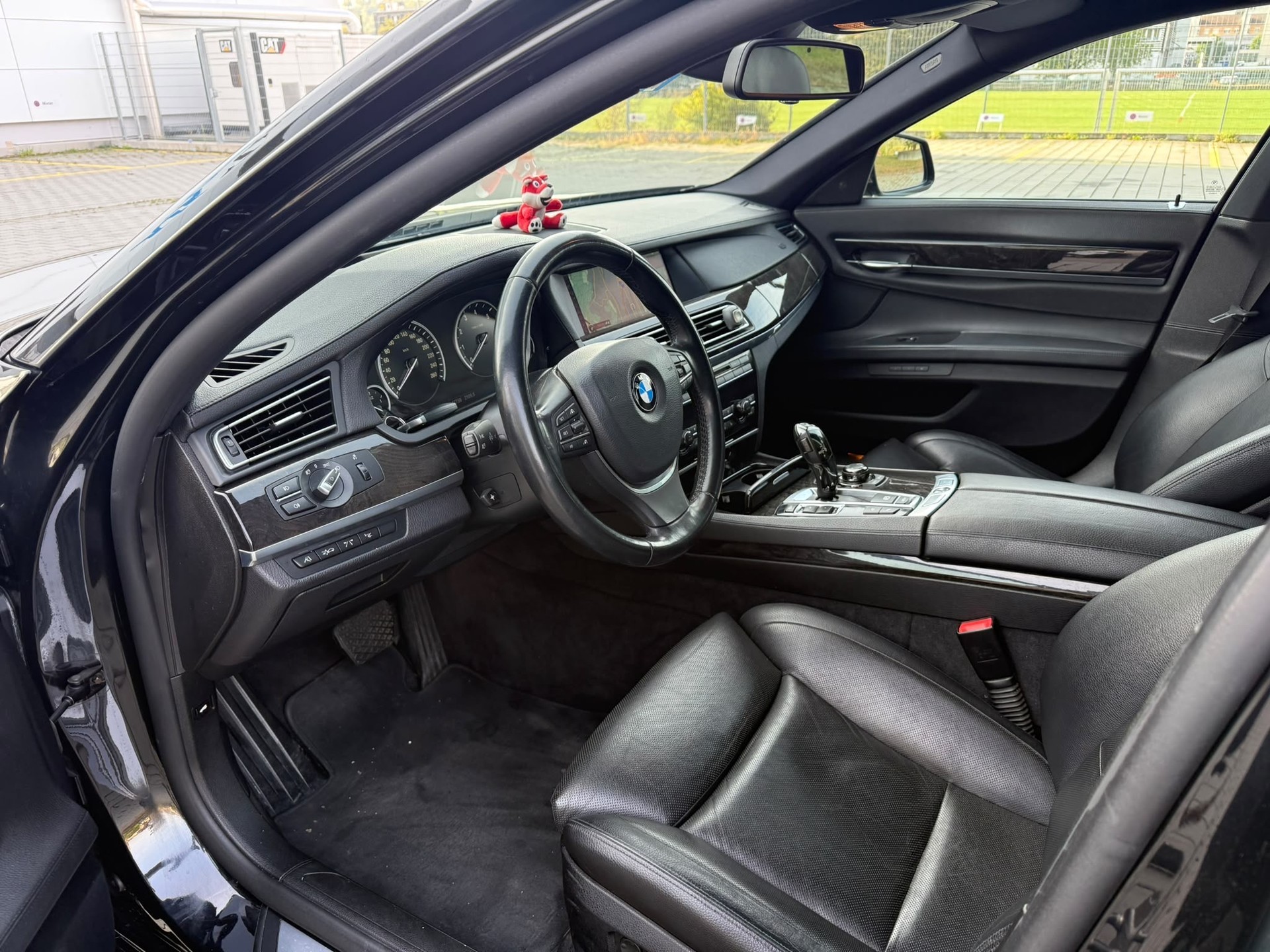BMW 740i L-image-8