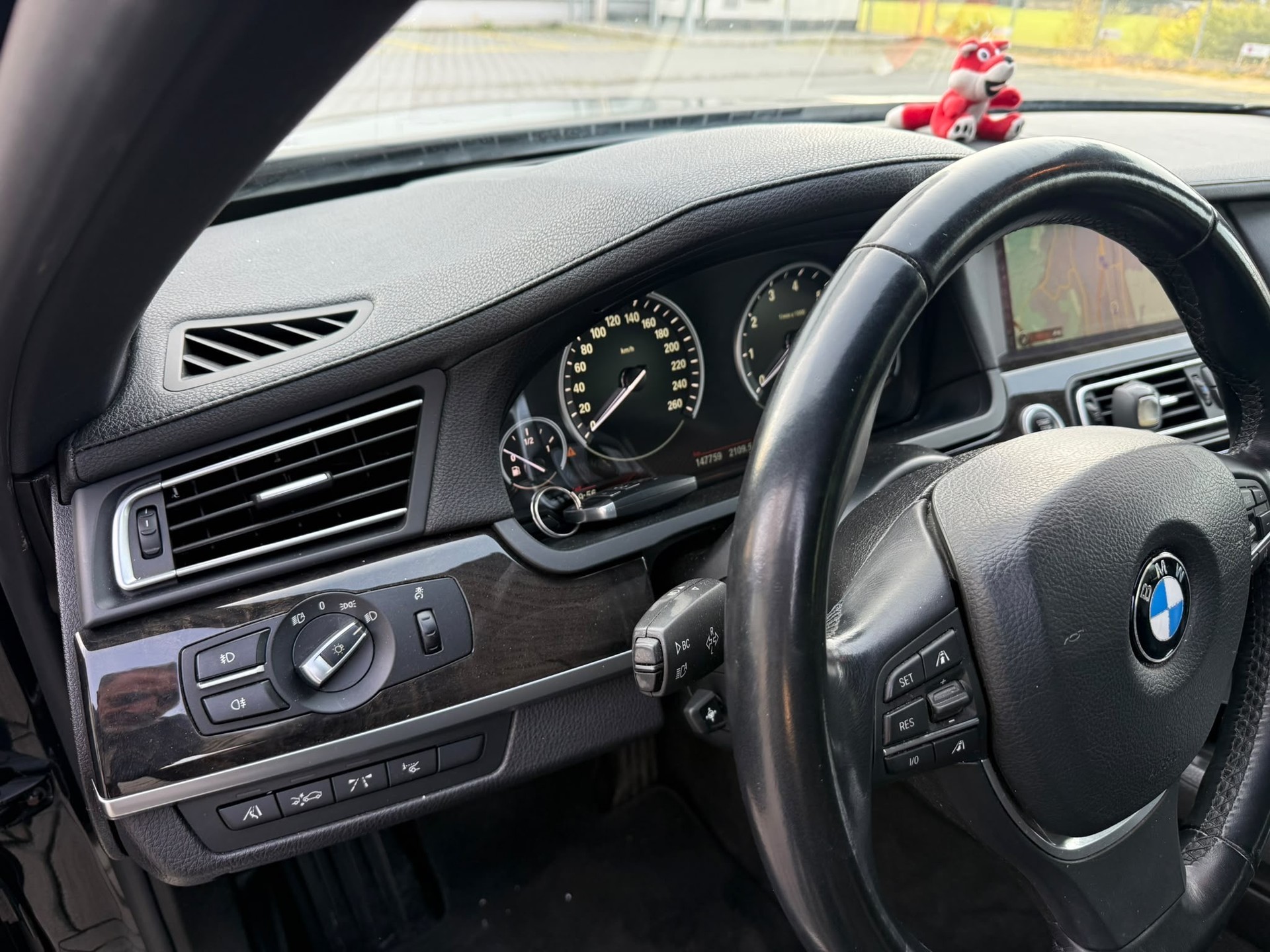 BMW 740i L-image-11
