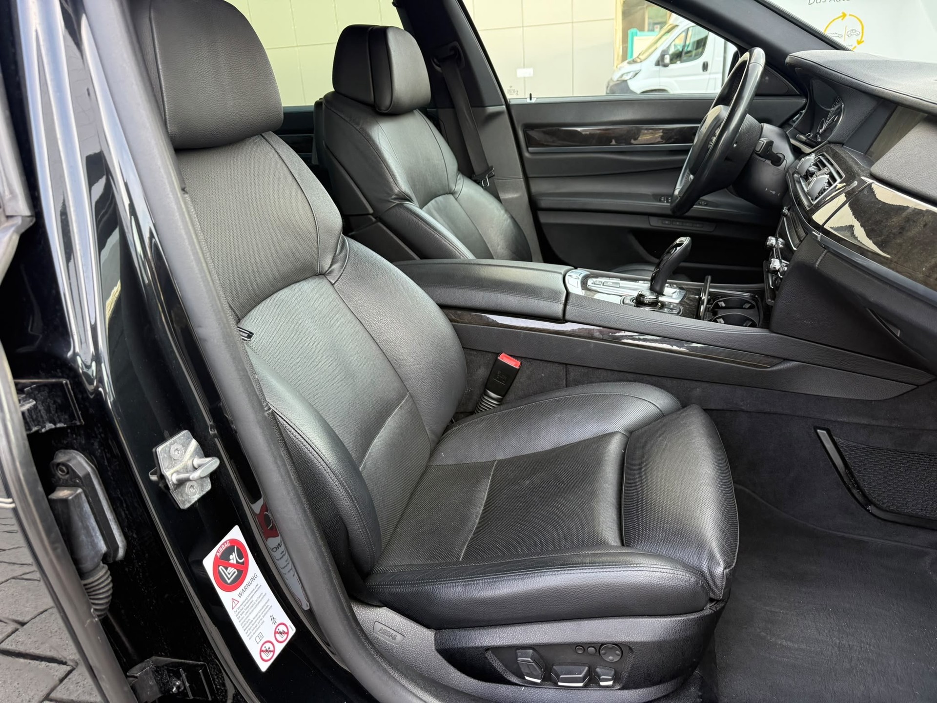 BMW 740i L-image-9