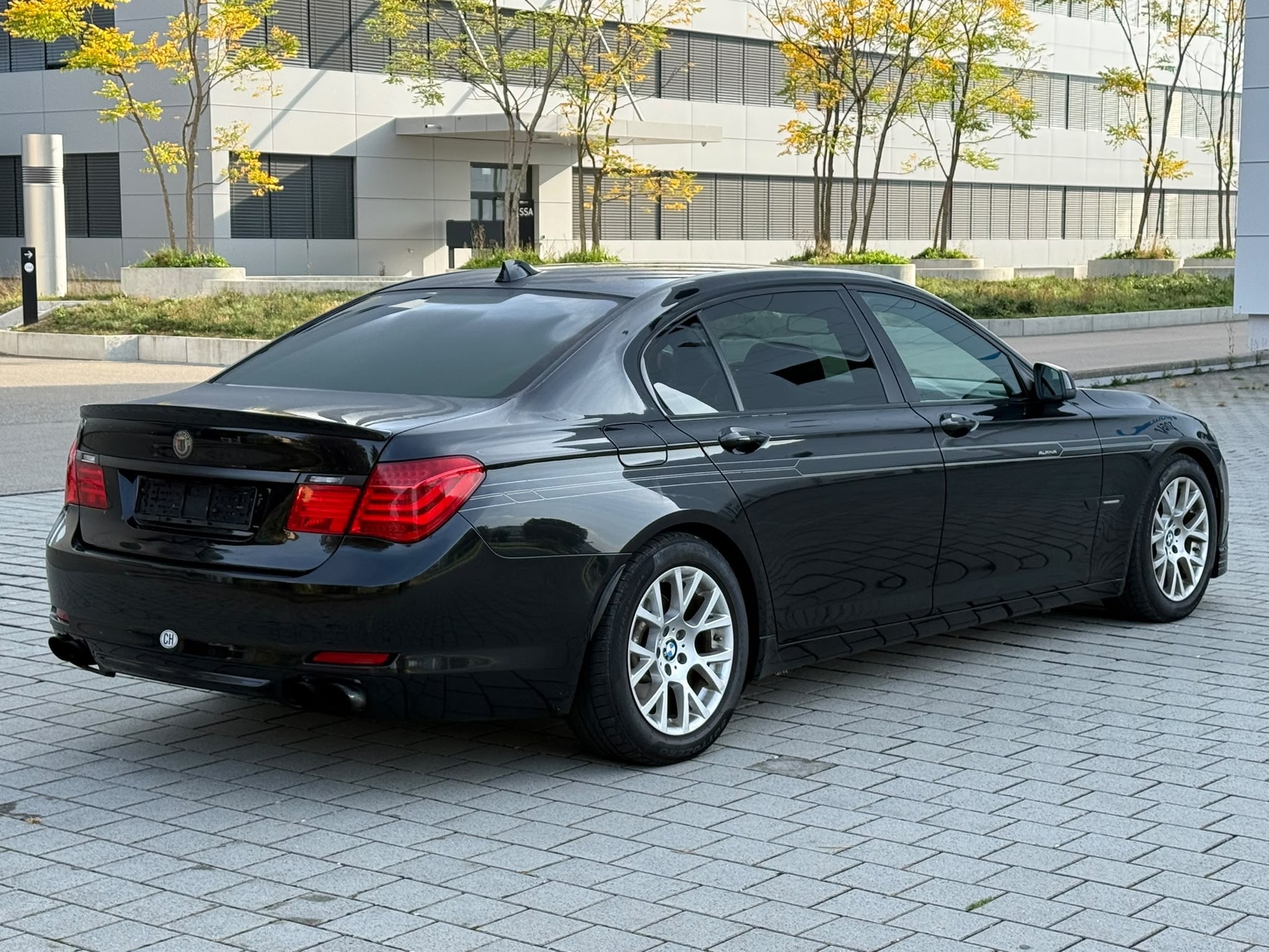 BMW 740i L-image-4
