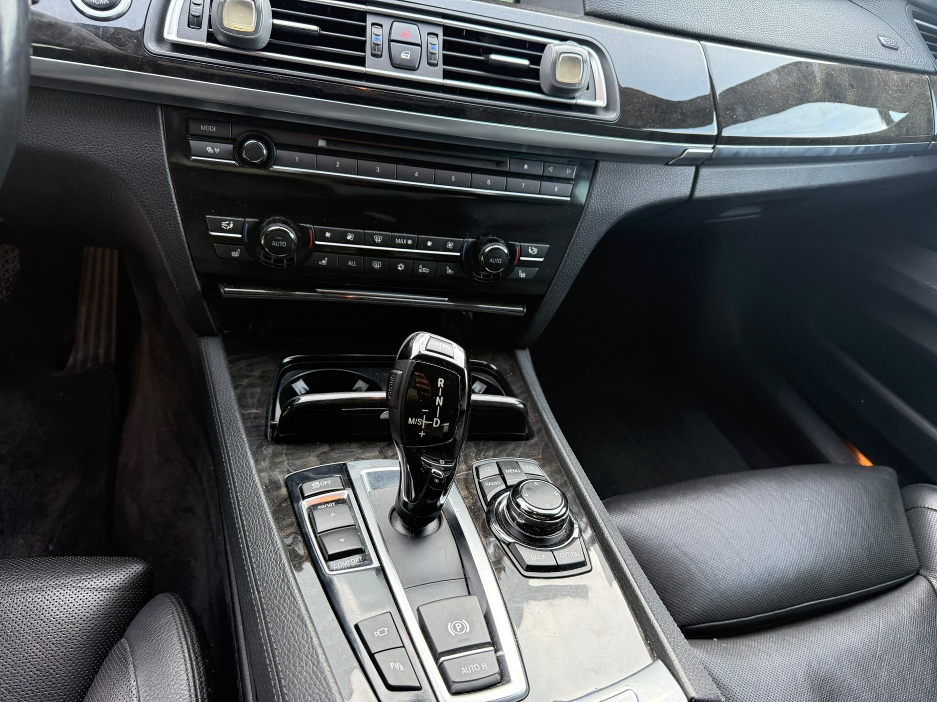 BMW 740i L-image-13