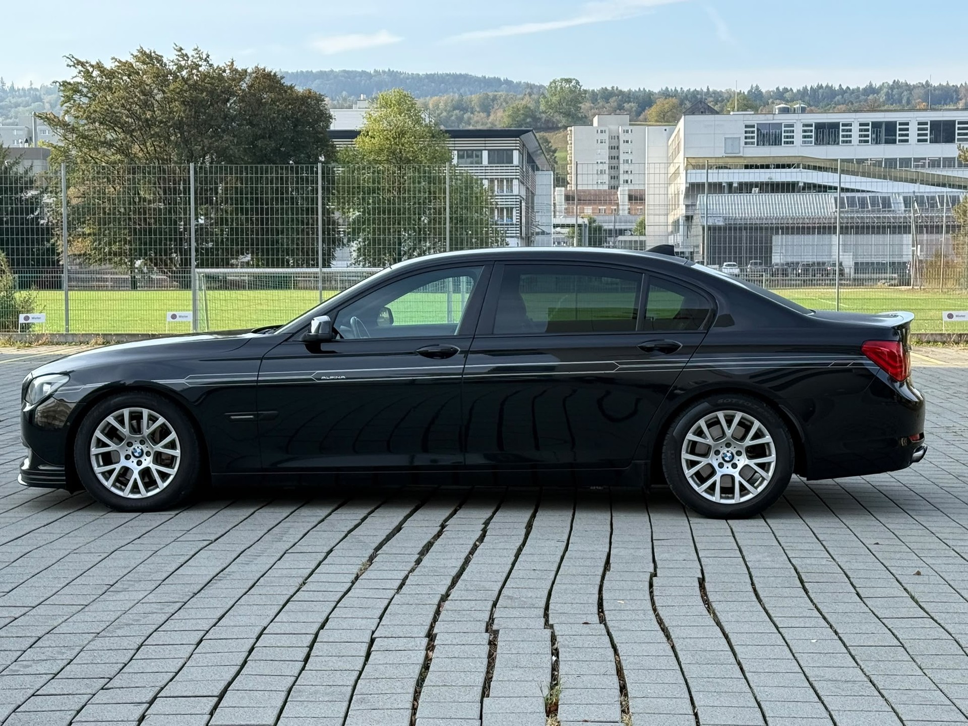 BMW 740i L-image-6