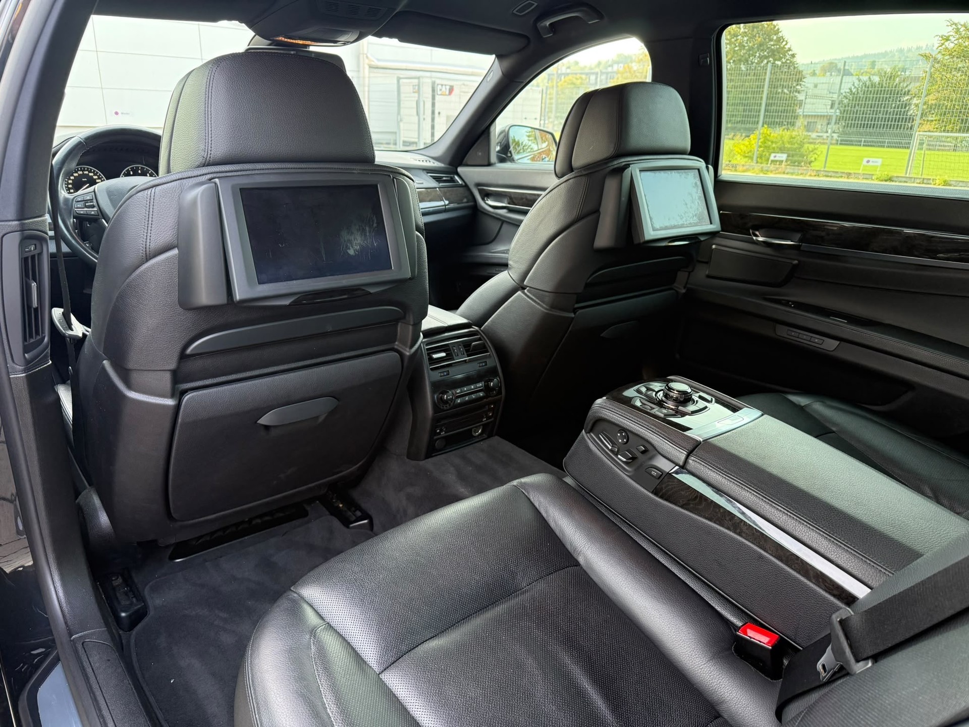 BMW 740i L-image-12