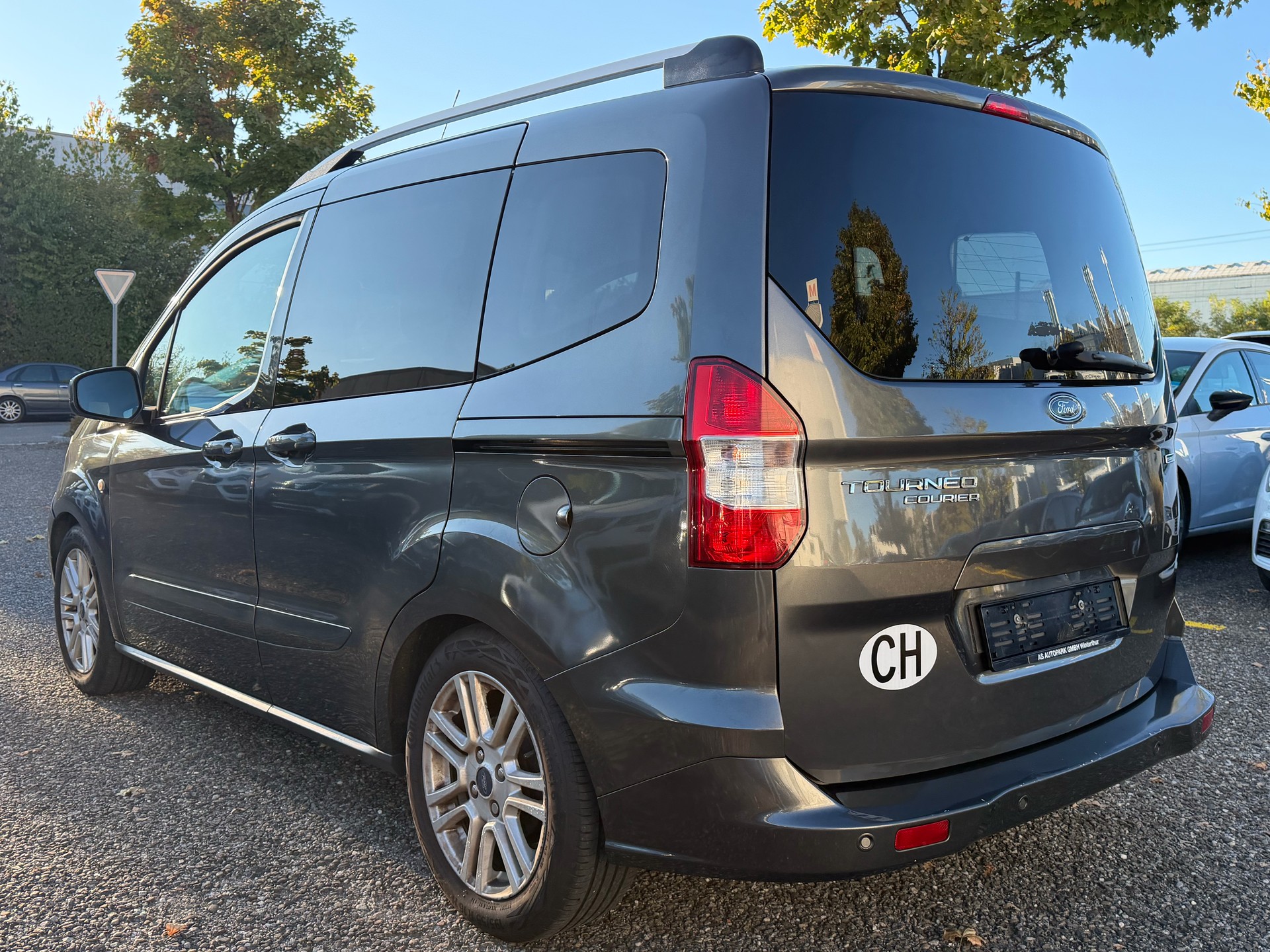 FORD Tourneo Courier 1.0 SCTi Trend-image-6