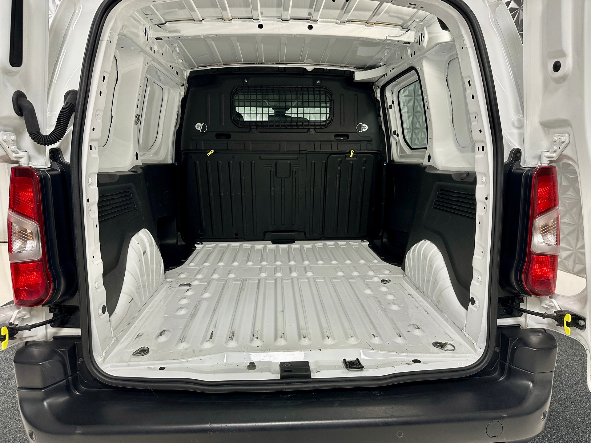 CITROEN Berlingo Van 1.2 Pure Tech 130 s/s Club EAT8 1000kg-image-9