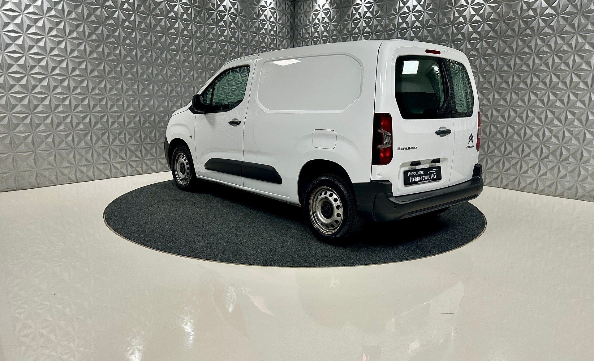 CITROEN Berlingo Van 1.2 Pure Tech 130 s/s Club EAT8 1000kg-image-6