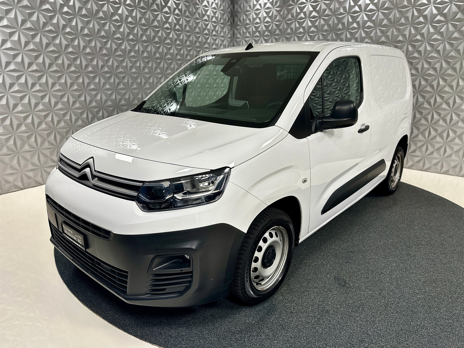 CITROEN Berlingo Van 1.2 Pure Tech 130 s/s Club EAT8 1000kg-image-8
