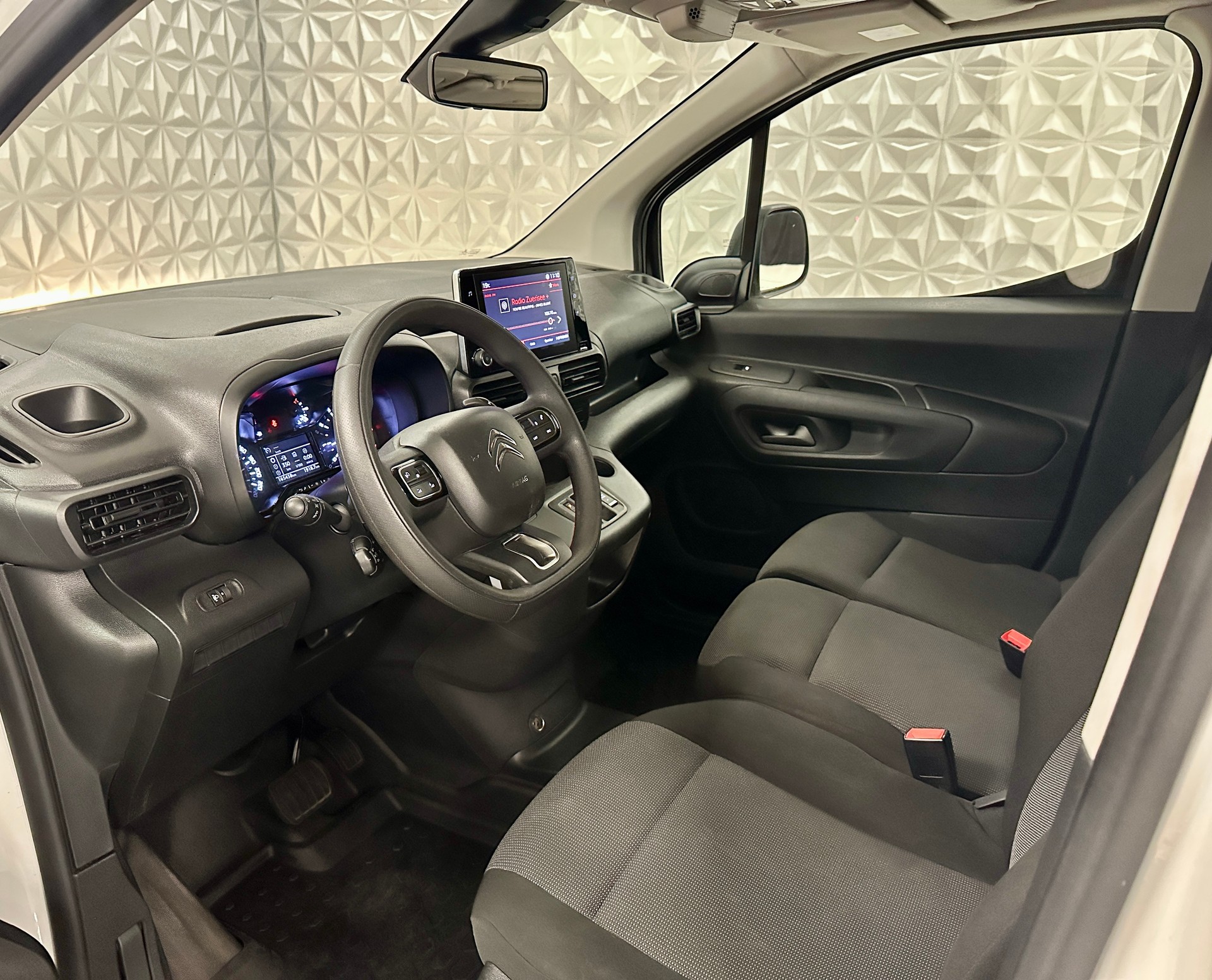 CITROEN Berlingo Van 1.2 Pure Tech 130 s/s Club EAT8 1000kg-image-12