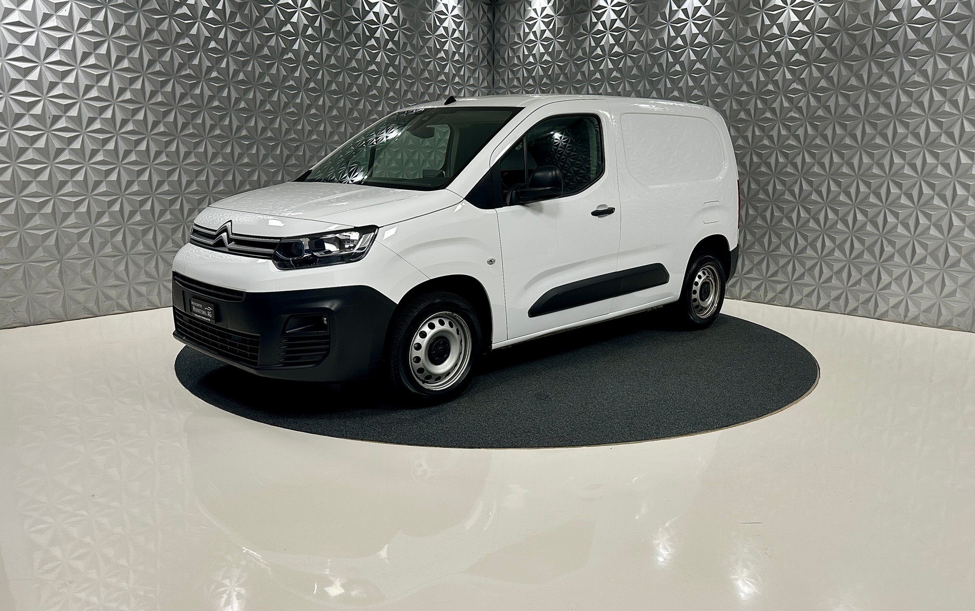 CITROEN Berlingo Van 1.2 Pure Tech 130 s/s Club EAT8 1000kg-image-0