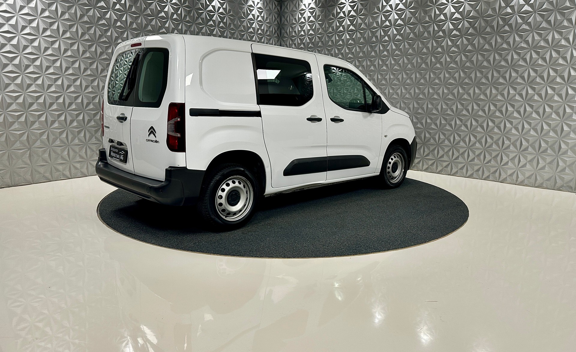 CITROEN Berlingo Van 1.2 Pure Tech 130 s/s Club EAT8 1000kg-image-4