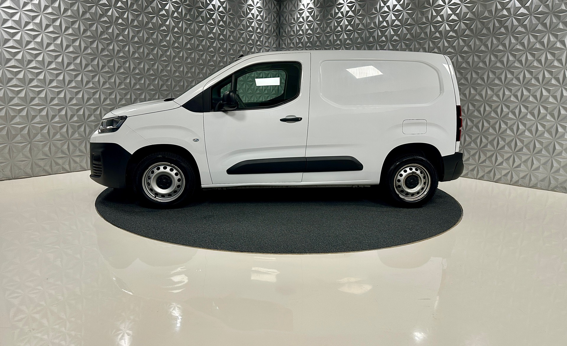 CITROEN Berlingo Van 1.2 Pure Tech 130 s/s Club EAT8 1000kg-image-7