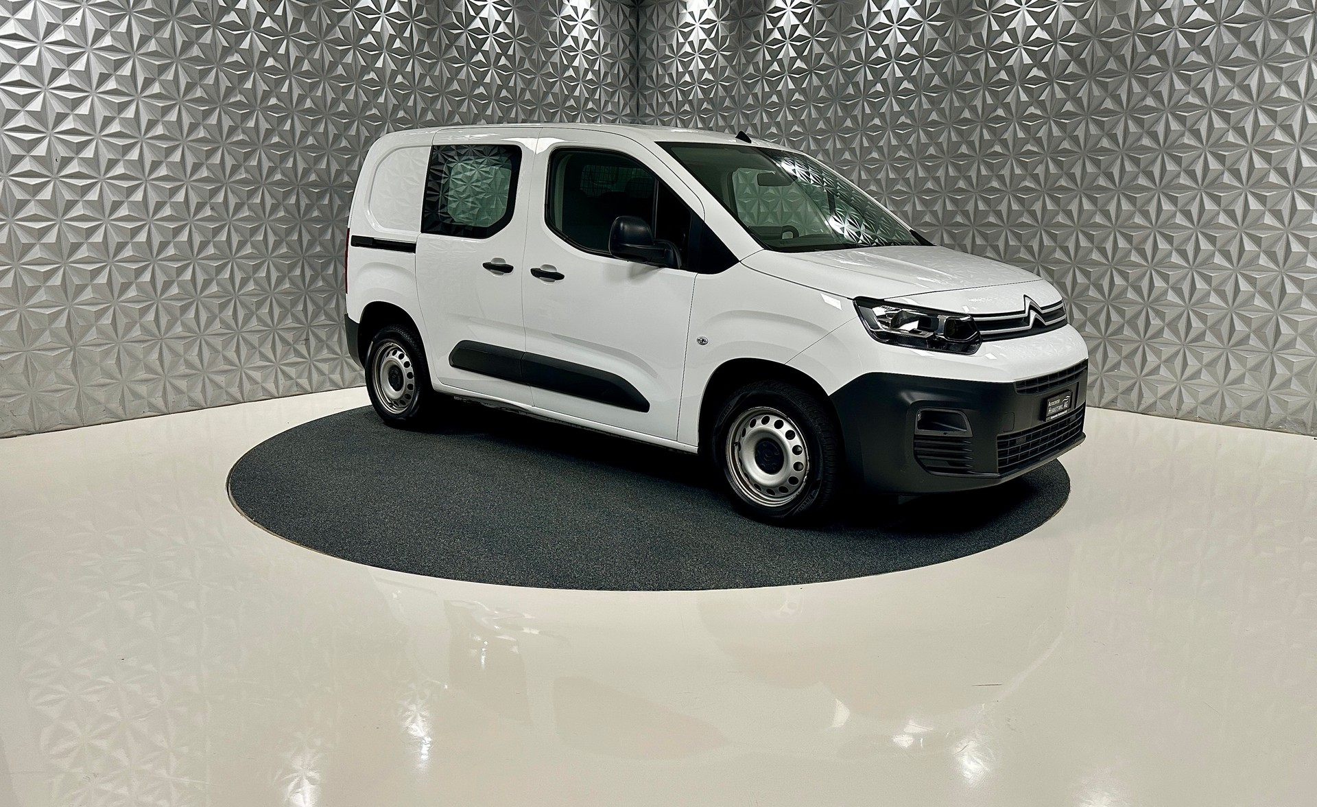 CITROEN Berlingo Van 1.2 Pure Tech 130 s/s Club EAT8 1000kg-image-2