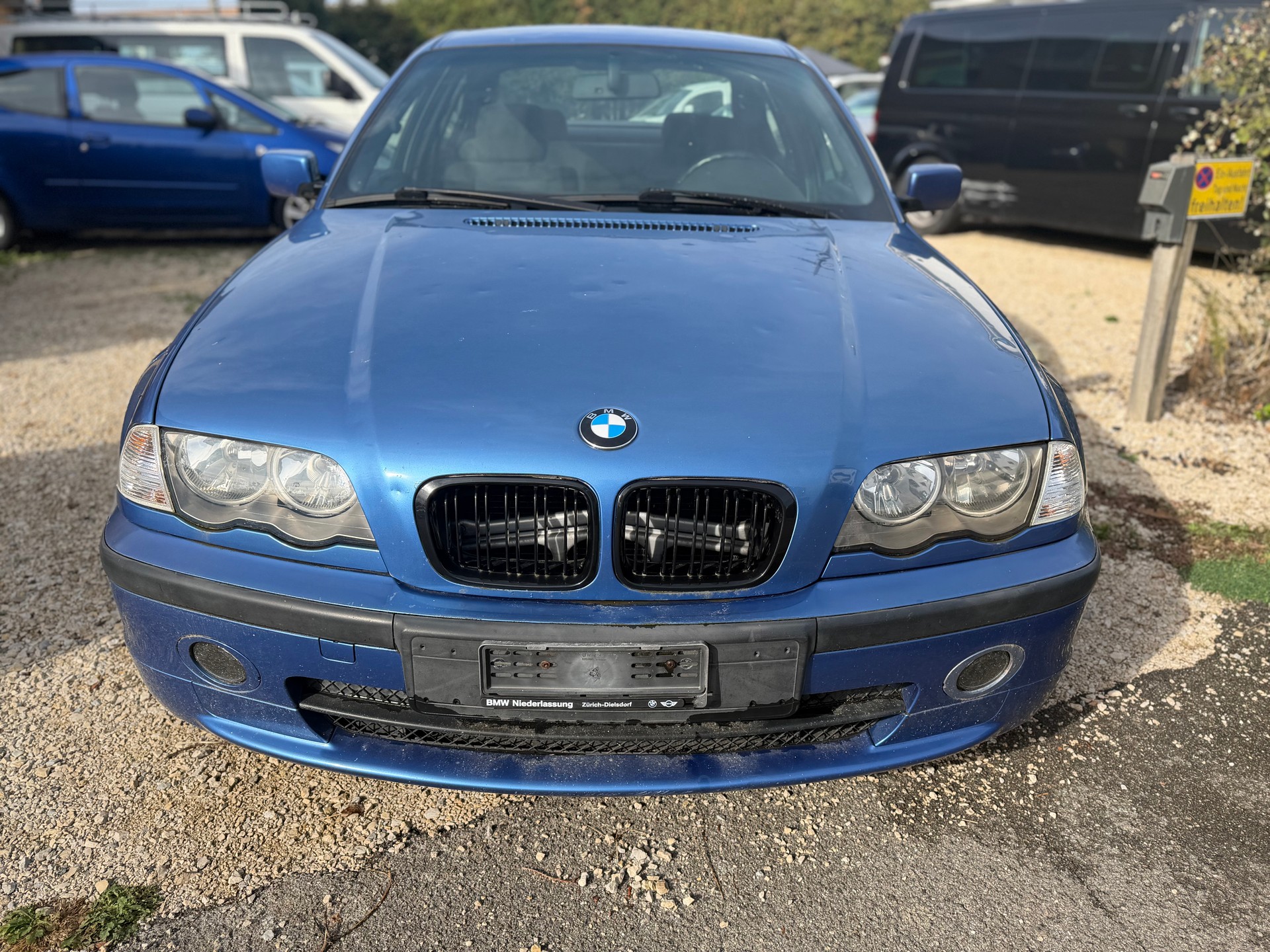 BMW 330i-image-1