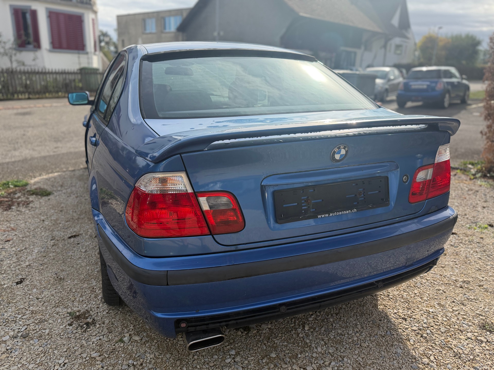 BMW 330i-image-5