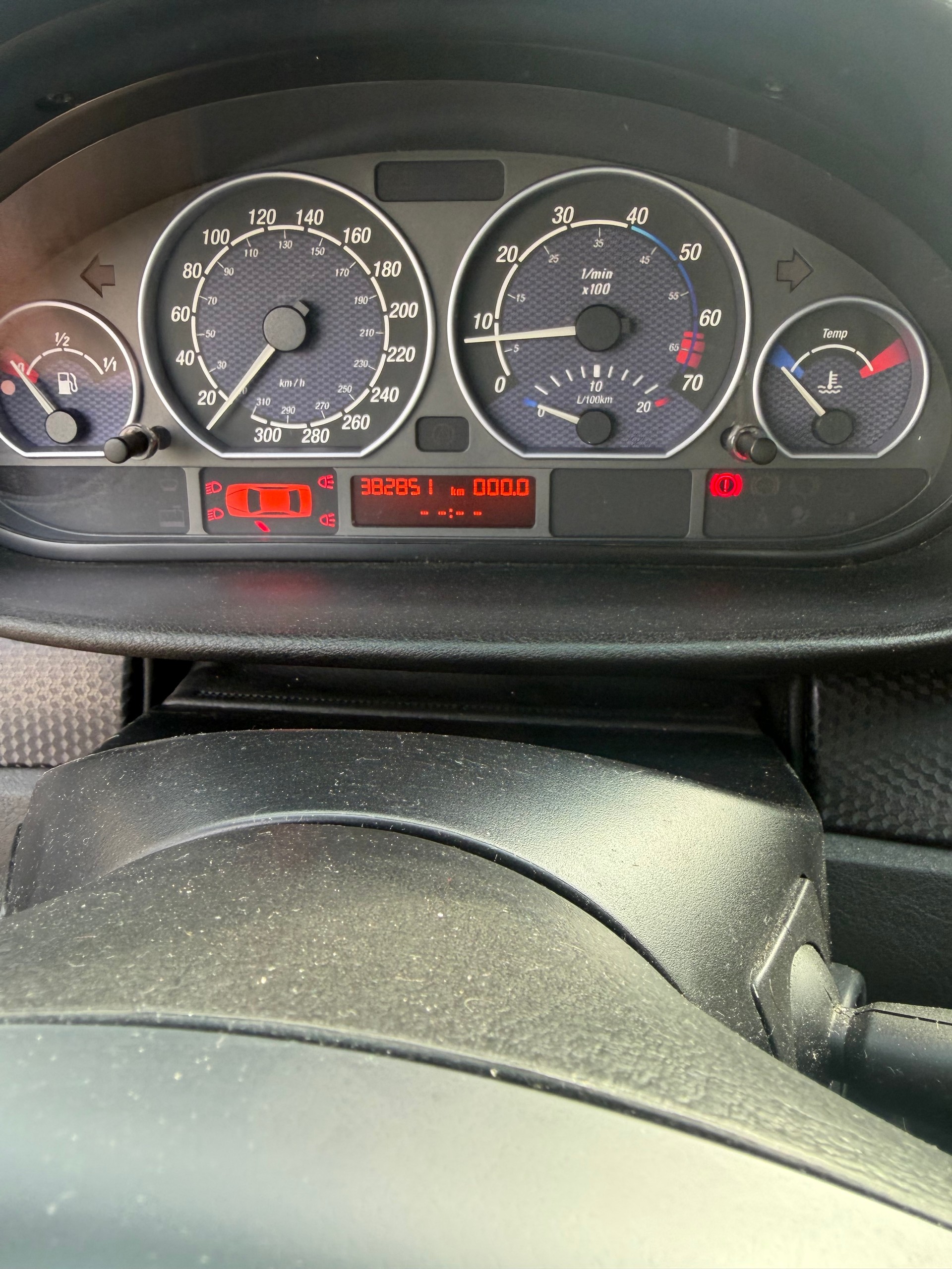 BMW 330i-image-15
