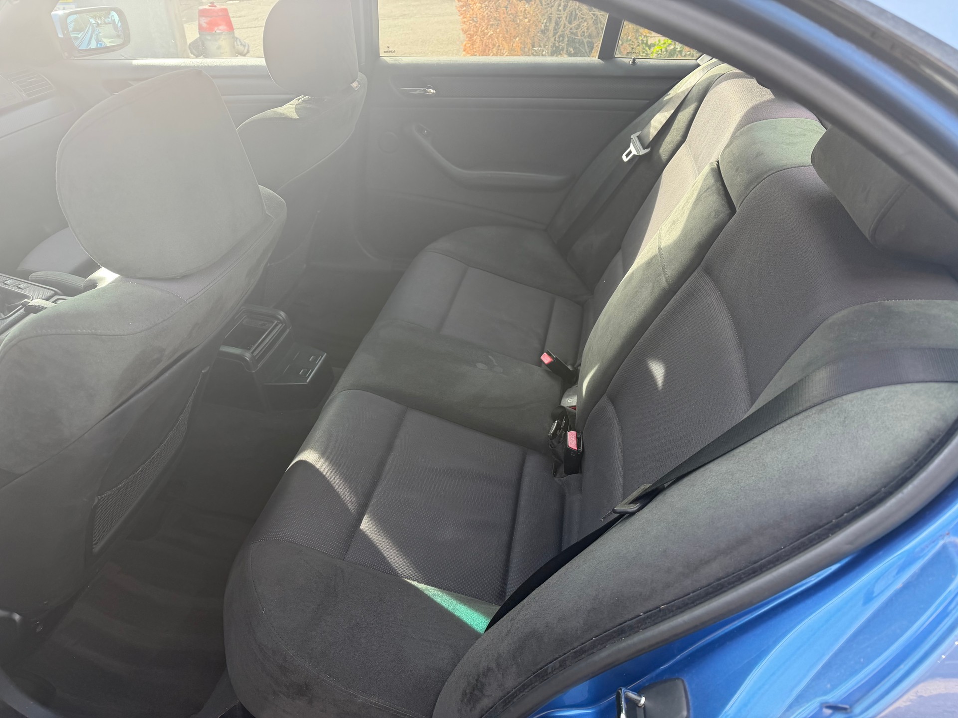 BMW 330i-image-14