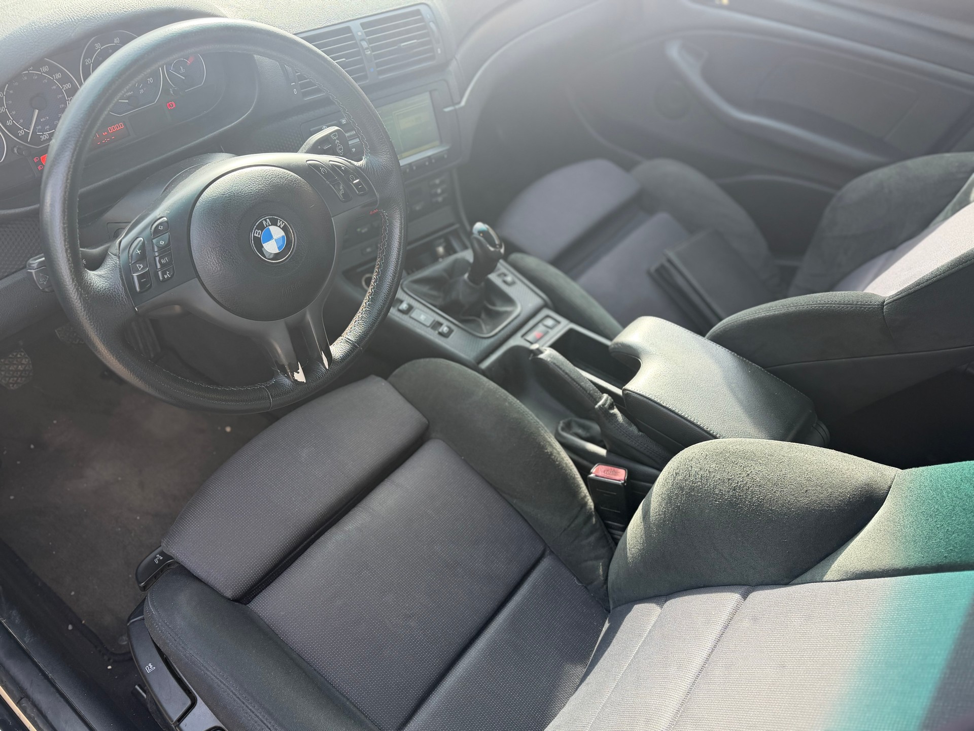 BMW 330i-image-10