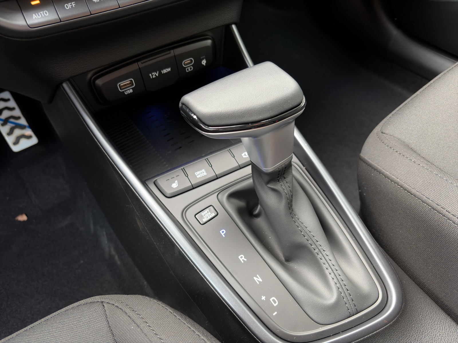 HYUNDAI Bayon 1.0 T-GDi Amplia-image-10