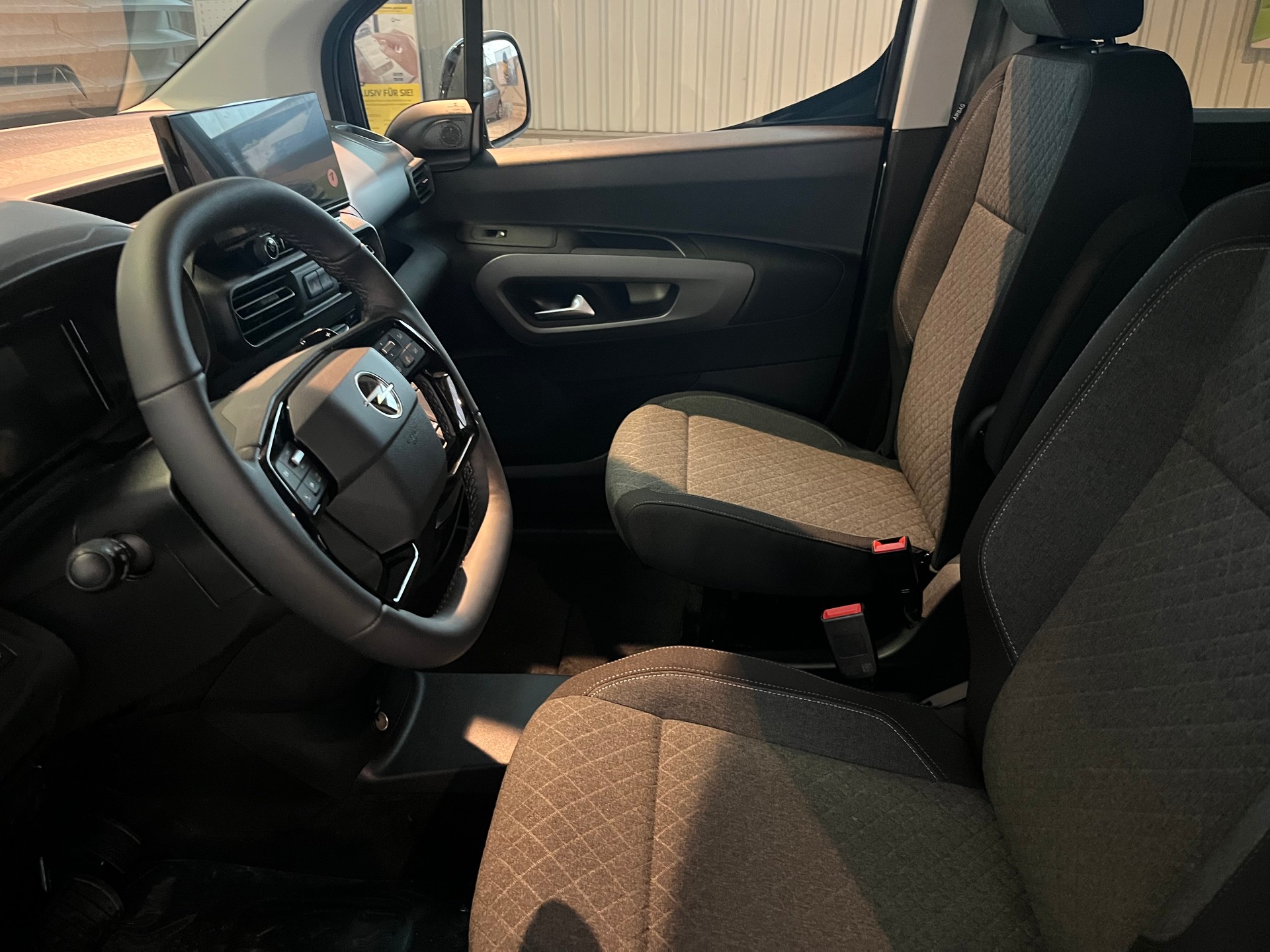 OPEL Combo 1.5 VIVA Automat-image-1