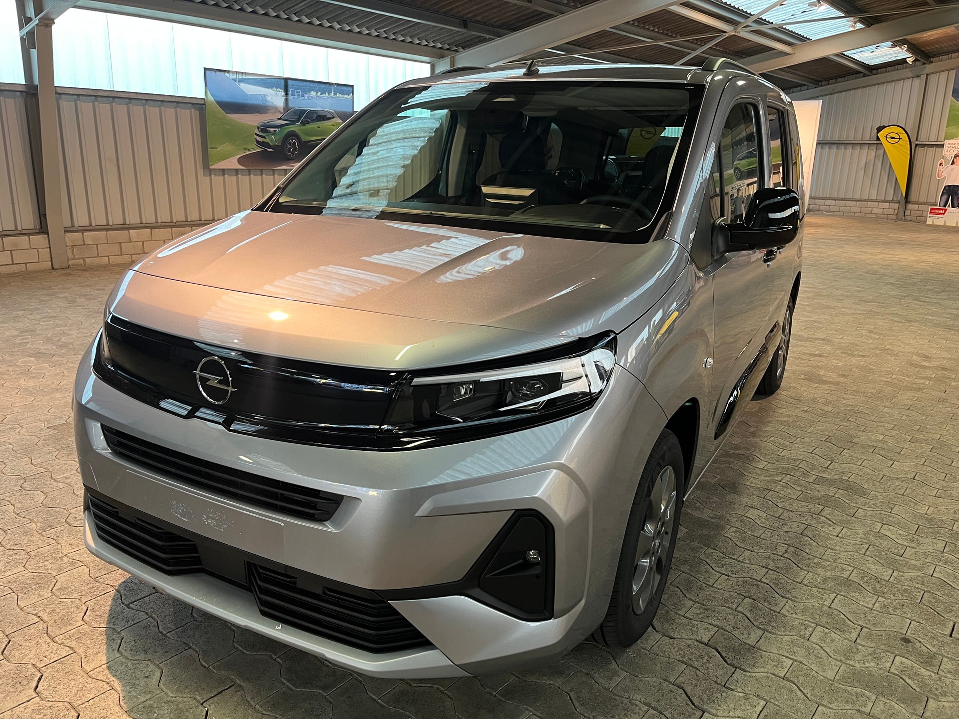 OPEL Combo 1.5 VIVA Automat-image-0