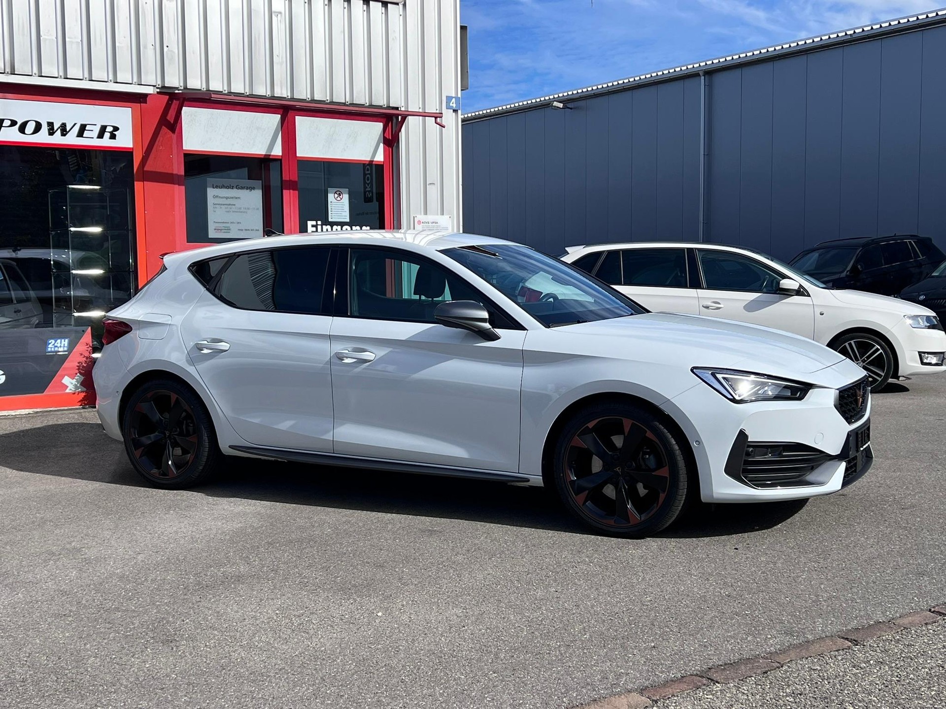 CUPRA Leon 2.0 TSI DSG-image-1