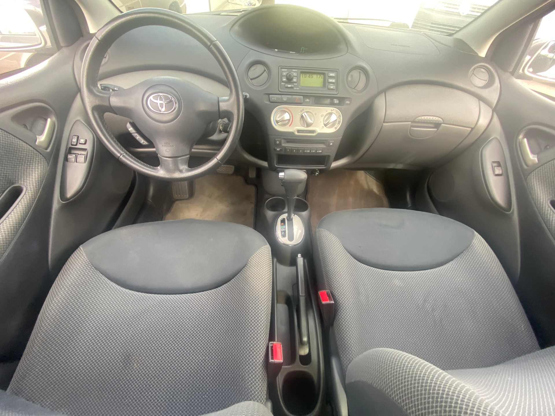 TOYOTA Yaris 1.3-image-9