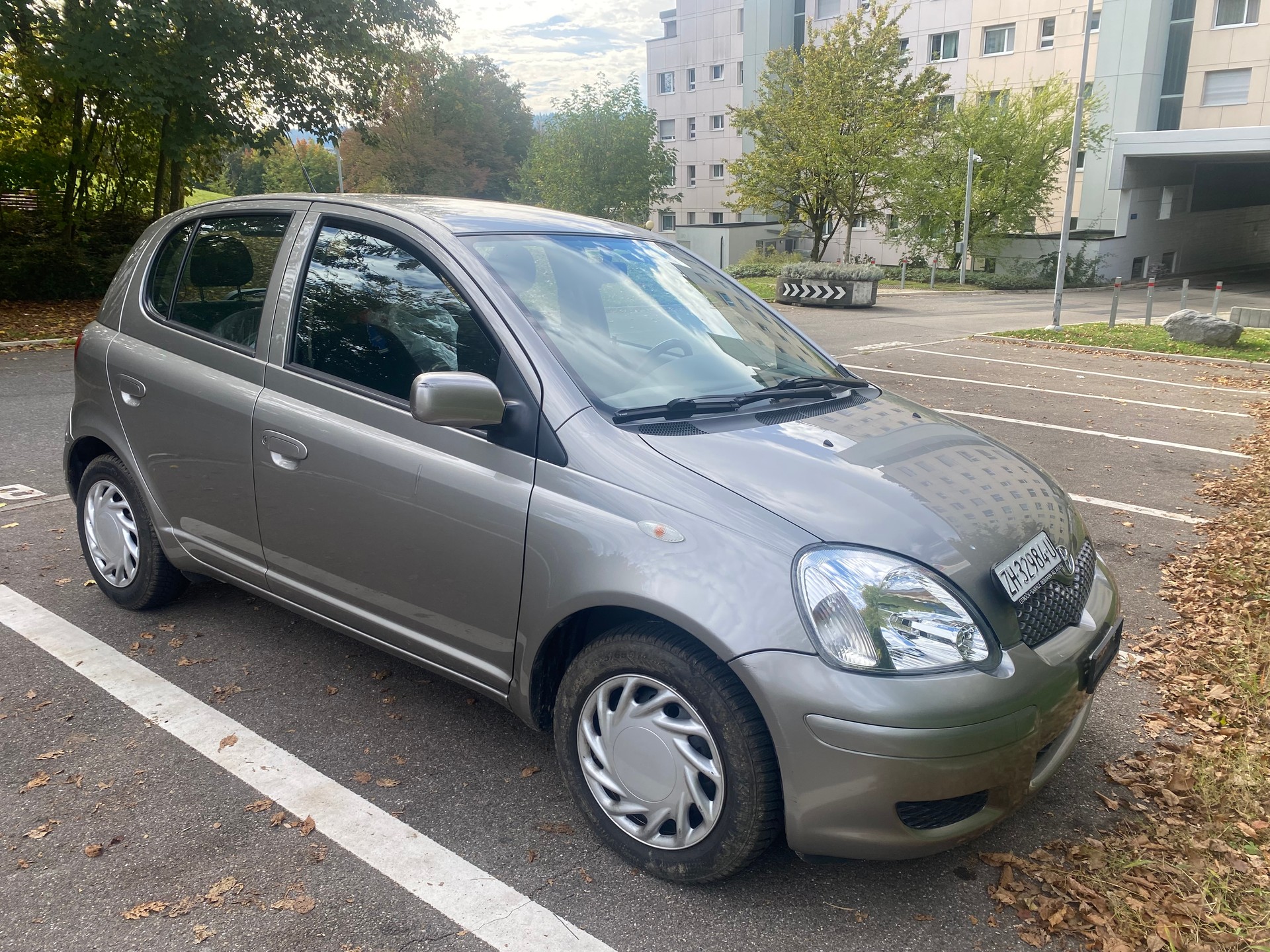 TOYOTA Yaris 1.3-image-2