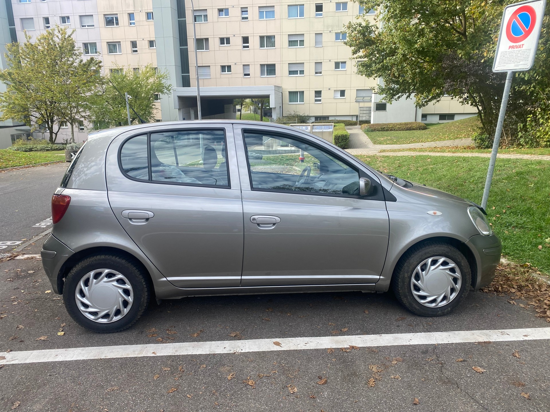 TOYOTA Yaris 1.3-image-3