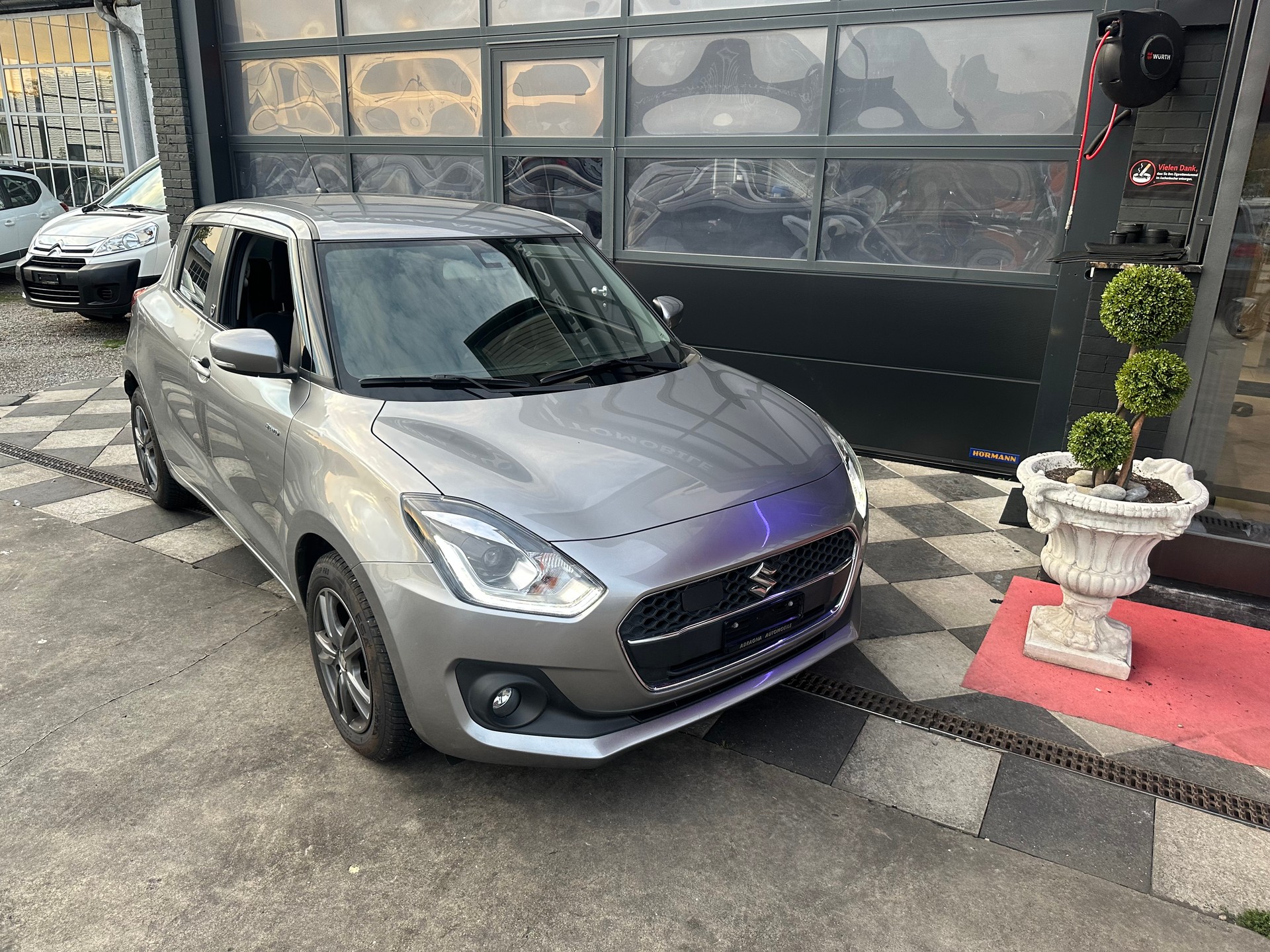 SUZUKI Swift 1.0 12V Tradizio Top Automatic-showroom-element-1