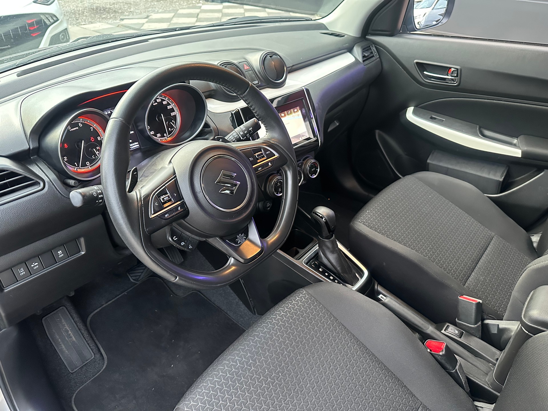 SUZUKI Swift 1.0 12V Tradizio Top Automatic-image-16