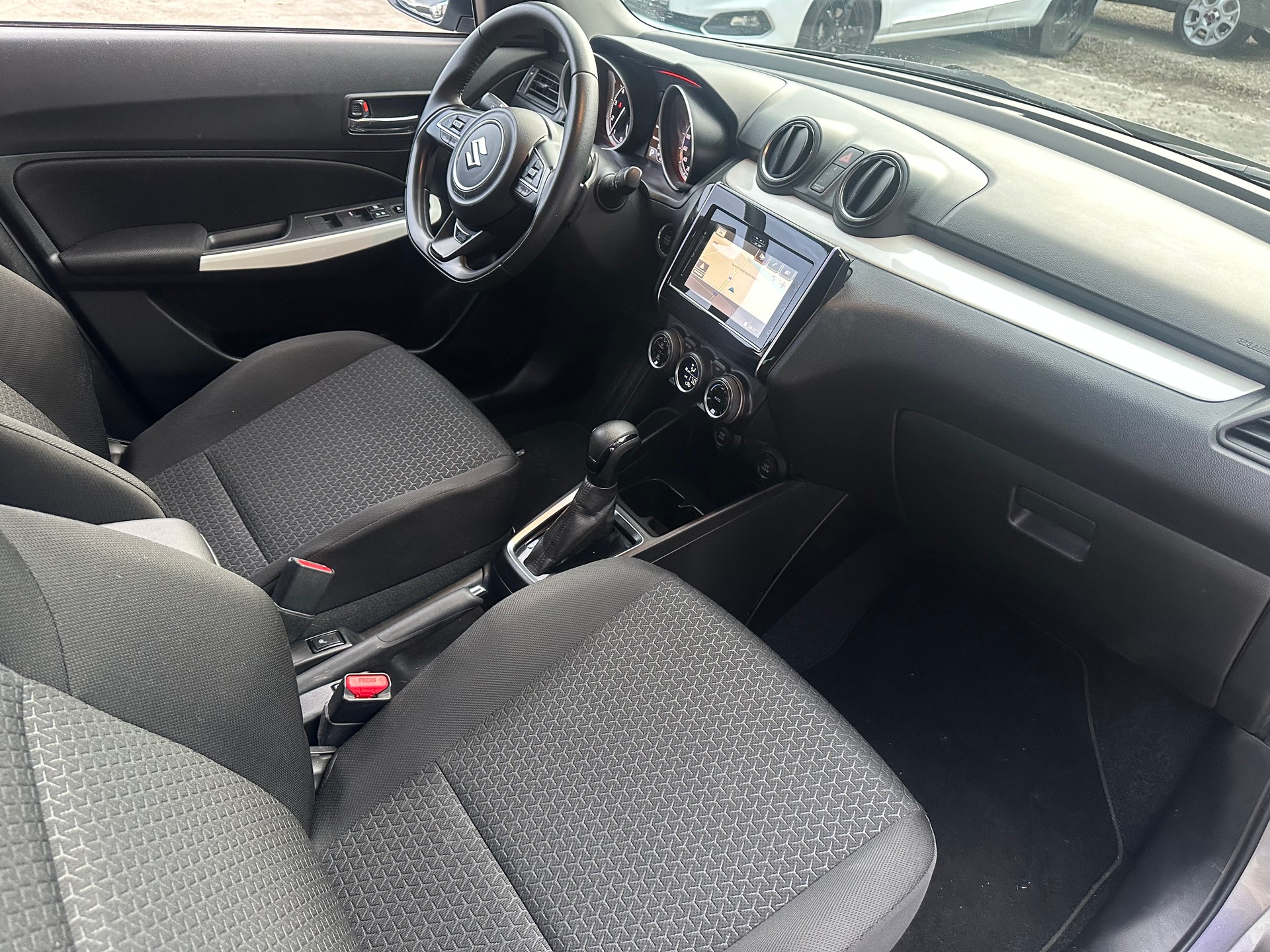 SUZUKI Swift 1.0 12V Tradizio Top Automatic-image-17