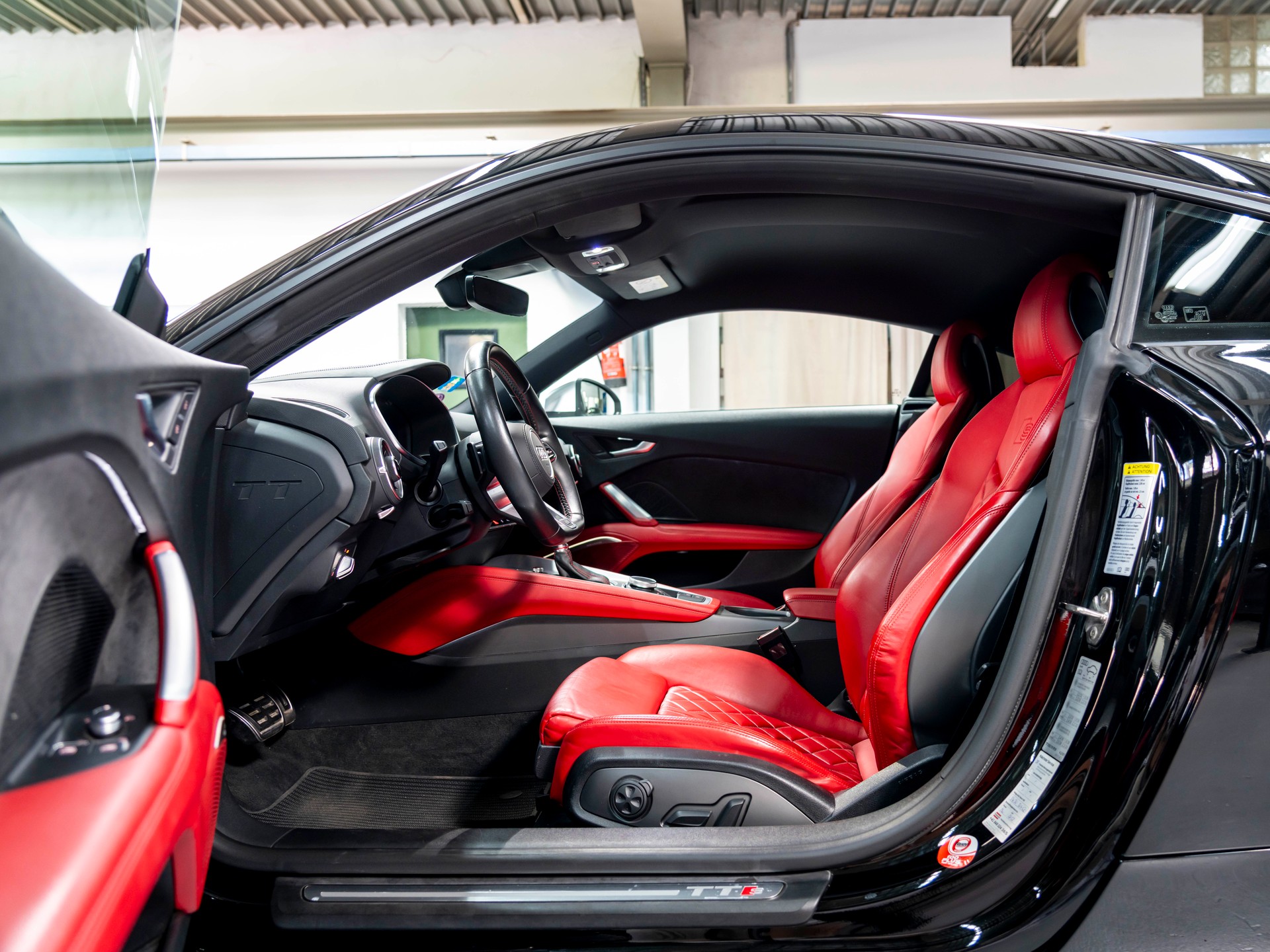AUDI TTS Coupé 2.0 TFSI quattro S-tronic-image-18
