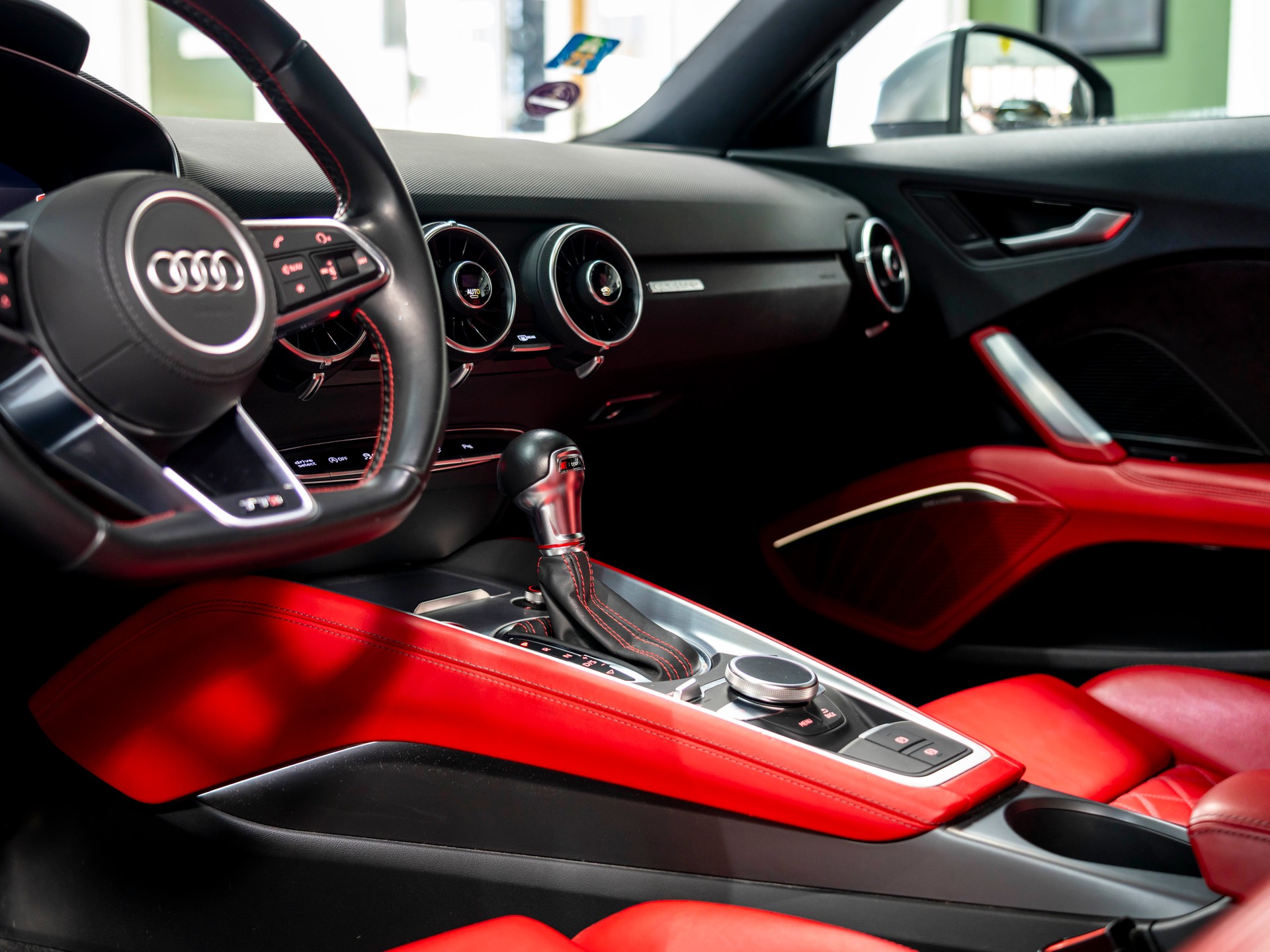 AUDI TTS Coupé 2.0 TFSI quattro S-tronic-image-16