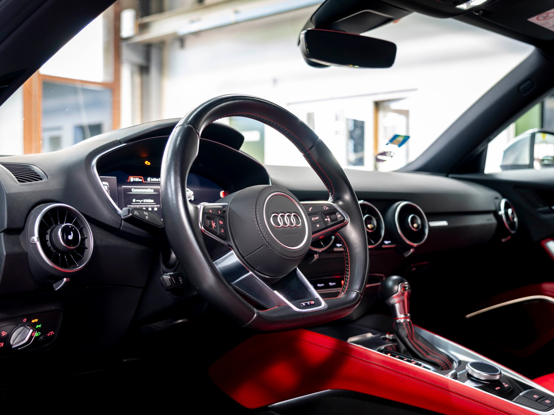AUDI TTS Coupé 2.0 TFSI quattro S-tronic-image-14