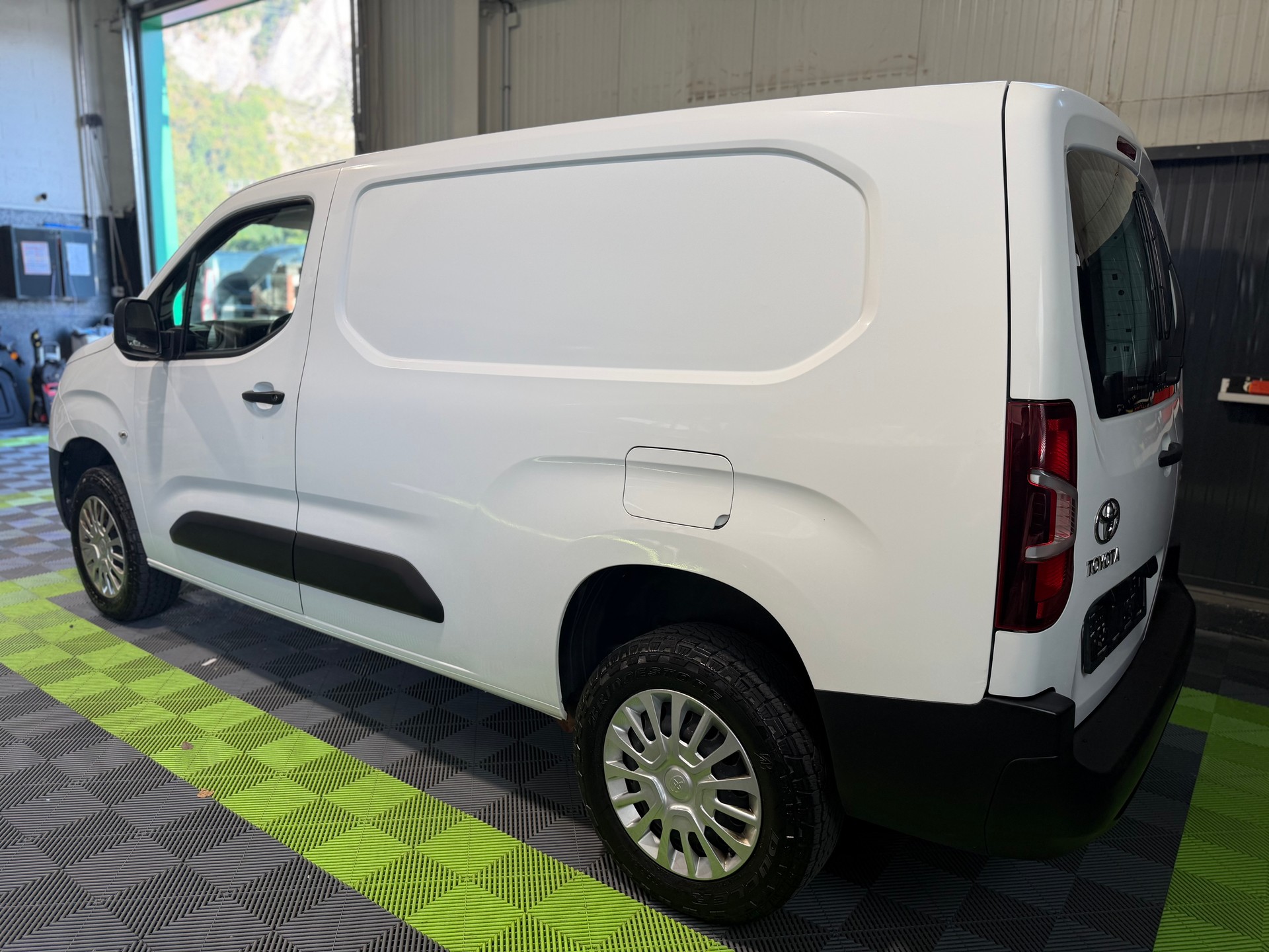 TOYOTA Proace City Van 1.5D Active Long 4x4-image-7