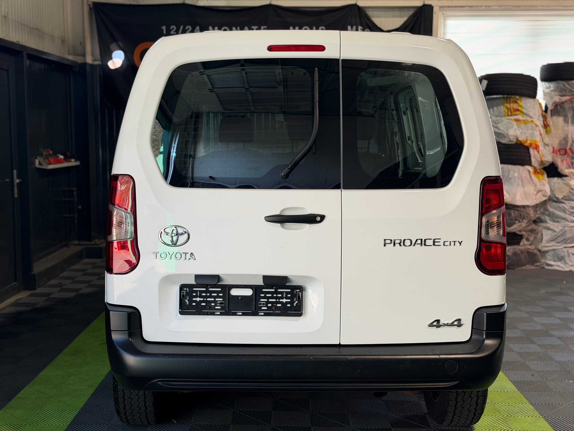 TOYOTA Proace City Van 1.5D Active Long 4x4-image-3