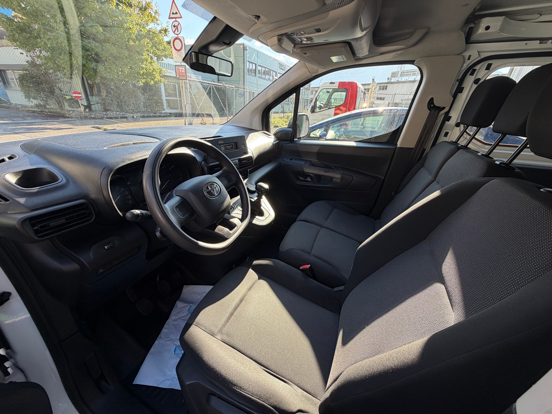 TOYOTA Proace City Van 1.5D Active Long 4x4-image-8