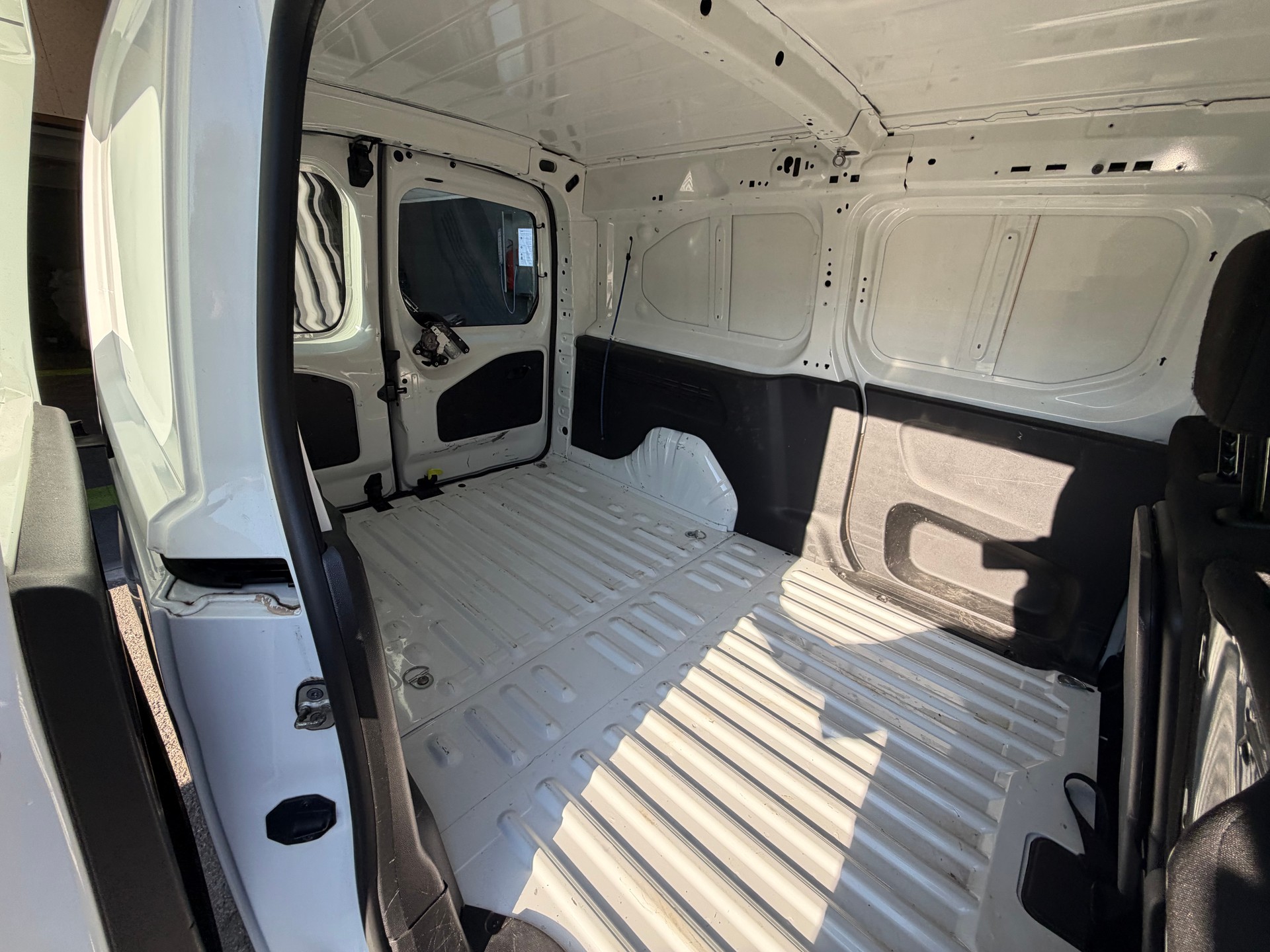 TOYOTA Proace City Van 1.5D Active Long 4x4-image-10