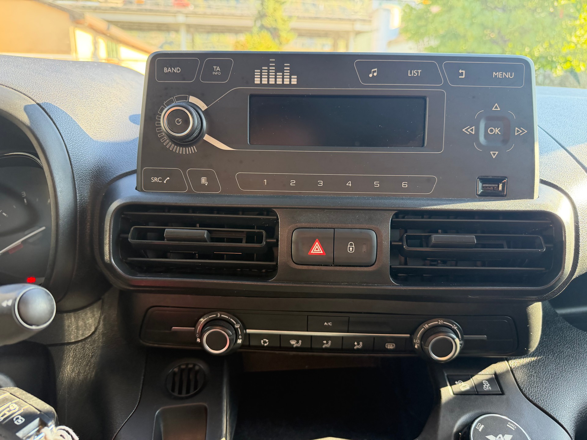 TOYOTA Proace City Van 1.5D Active Long 4x4-image-12
