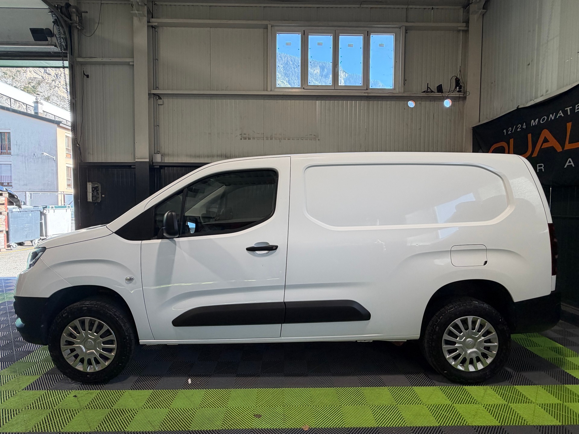 TOYOTA Proace City Van 1.5D Active Long 4x4-image-6