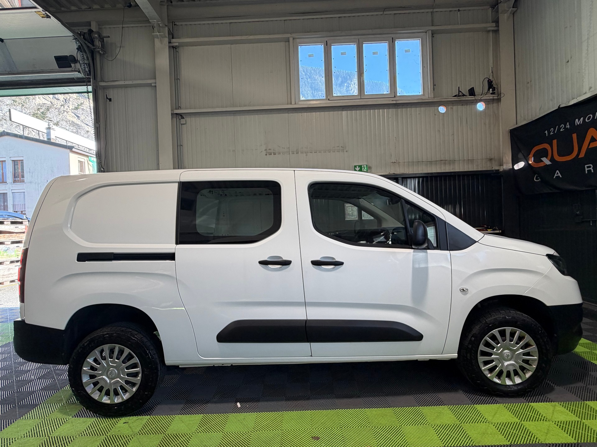 TOYOTA Proace City Van 1.5D Active Long 4x4-image-2