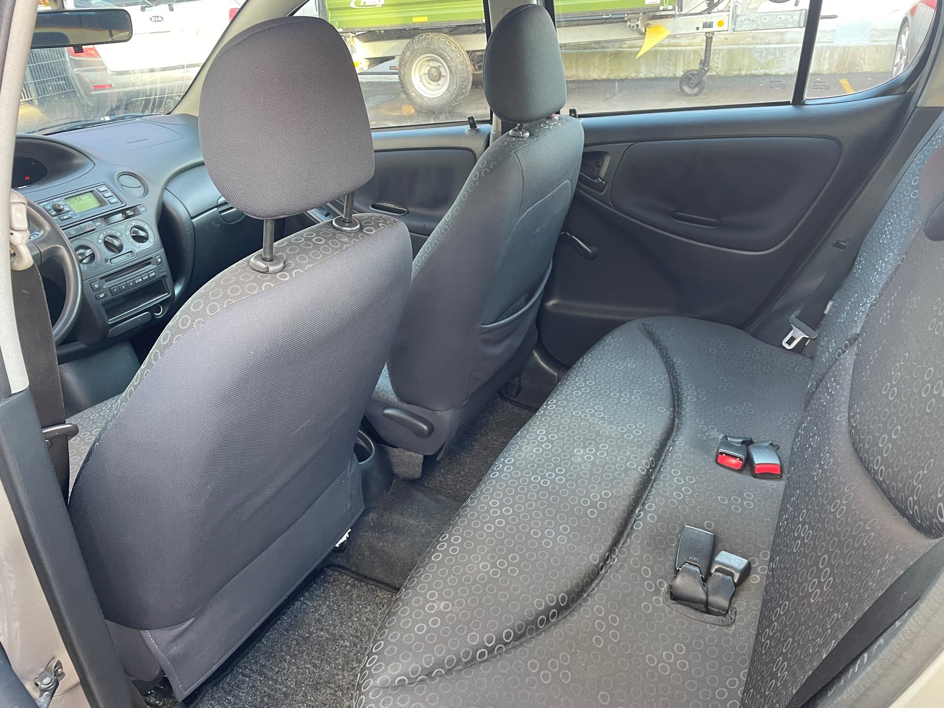TOYOTA Yaris 1.3 Linea Luna-image-4