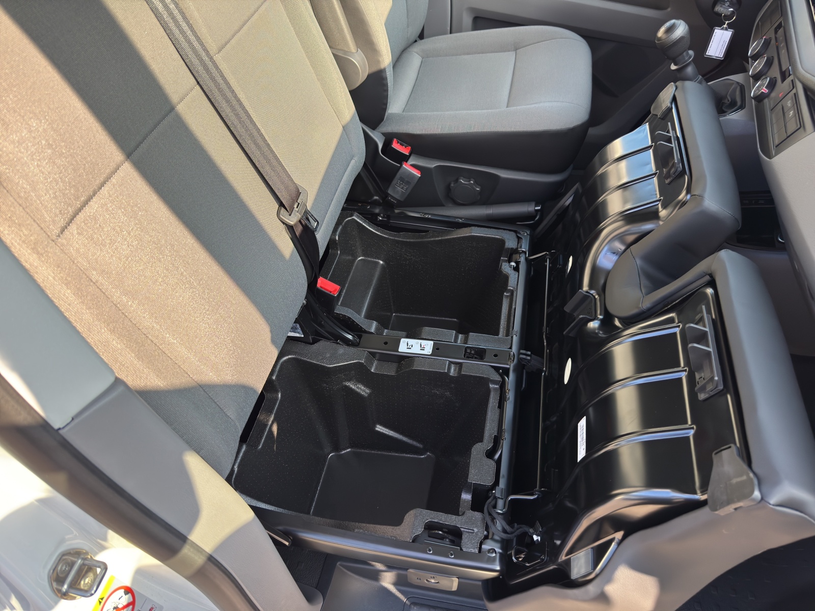 VW T6.1 2.0 TDI-image-12