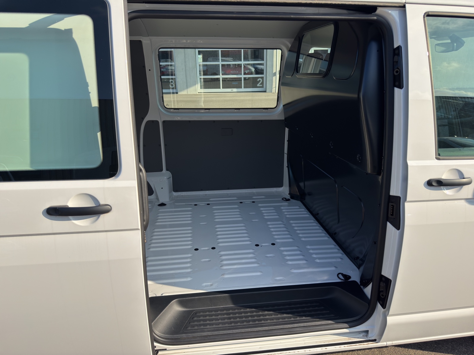 VW T6.1 2.0 TDI-image-14