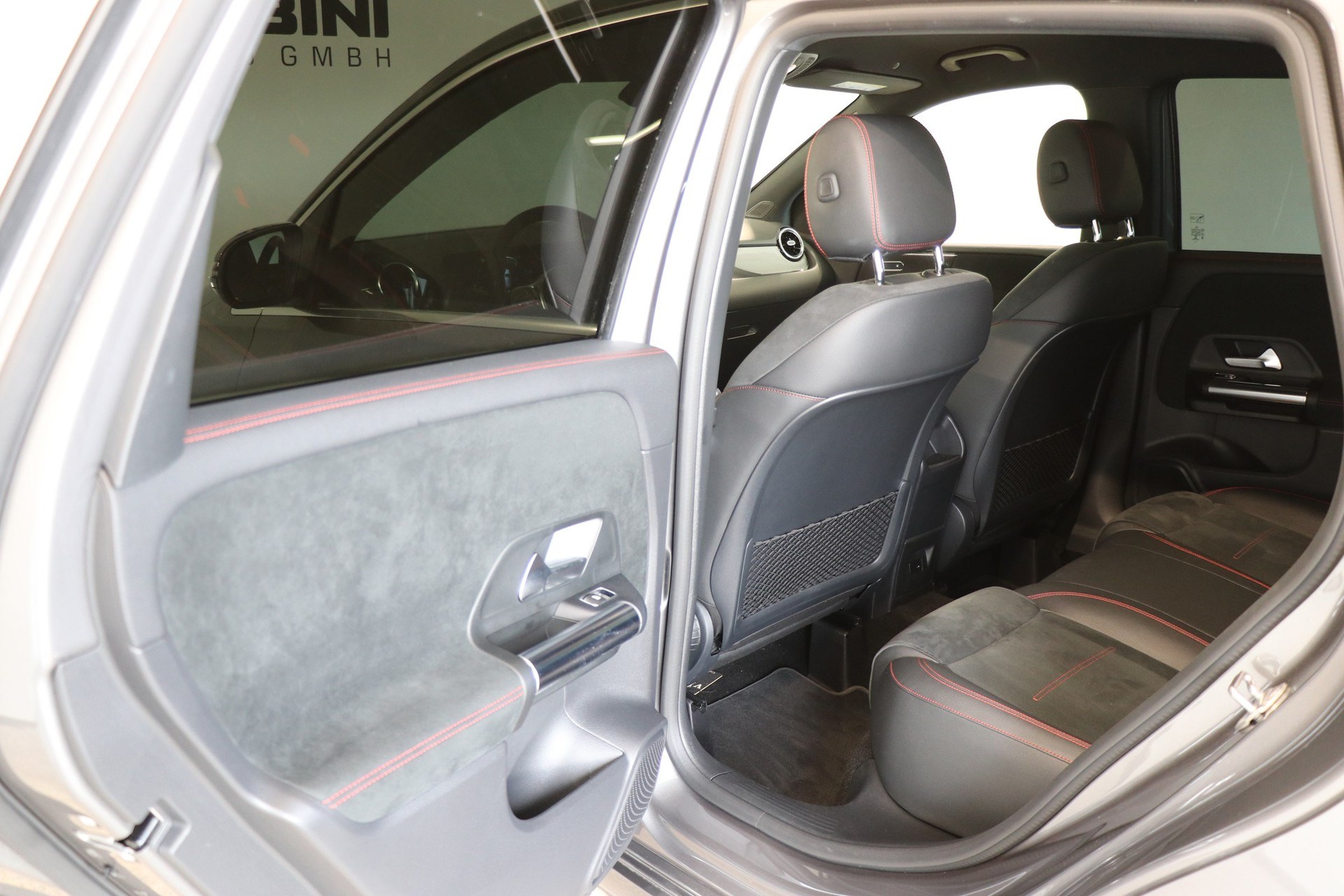 MERCEDES-BENZ B 220 d AMG Line 8G-DCT-image-11