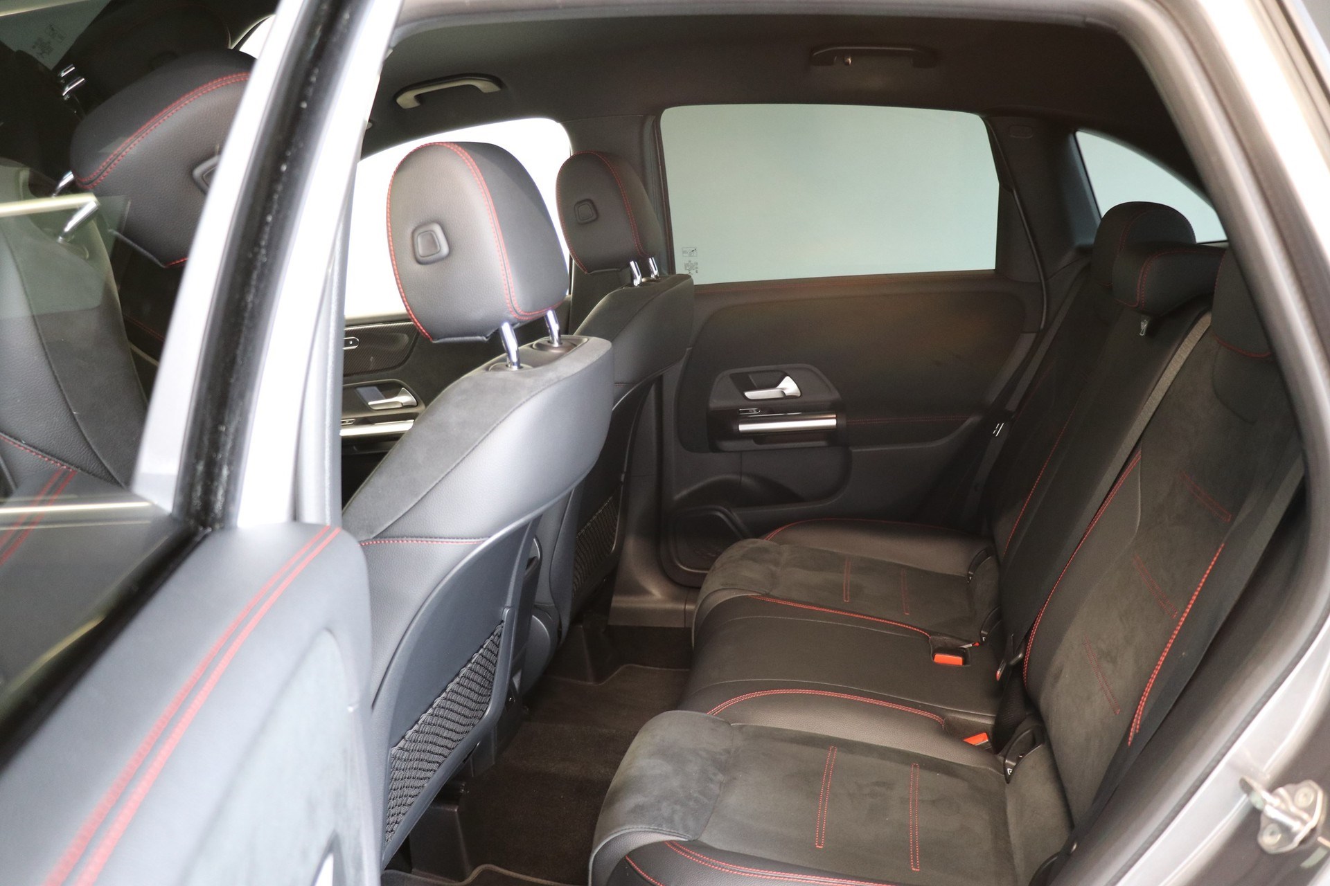 MERCEDES-BENZ B 220 d AMG Line 8G-DCT-image-10