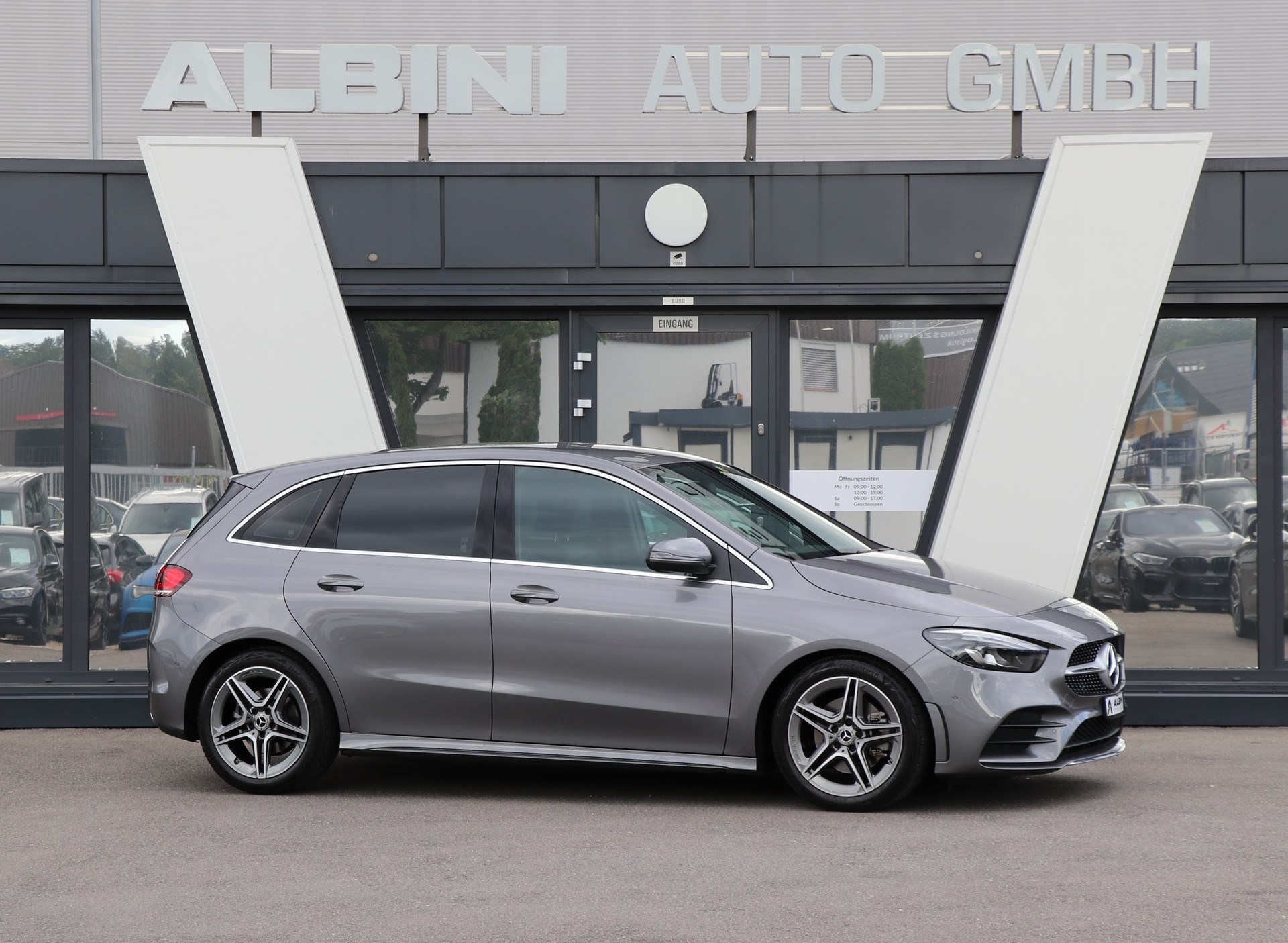 MERCEDES-BENZ B 220 d AMG Line 8G-DCT-image-1