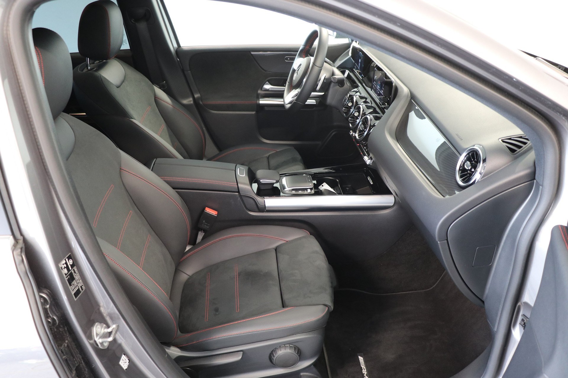 MERCEDES-BENZ B 220 d AMG Line 8G-DCT-image-9