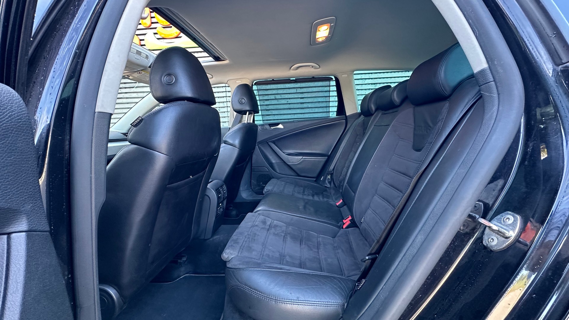 VW Passat Variant R36 4Motion-image-11