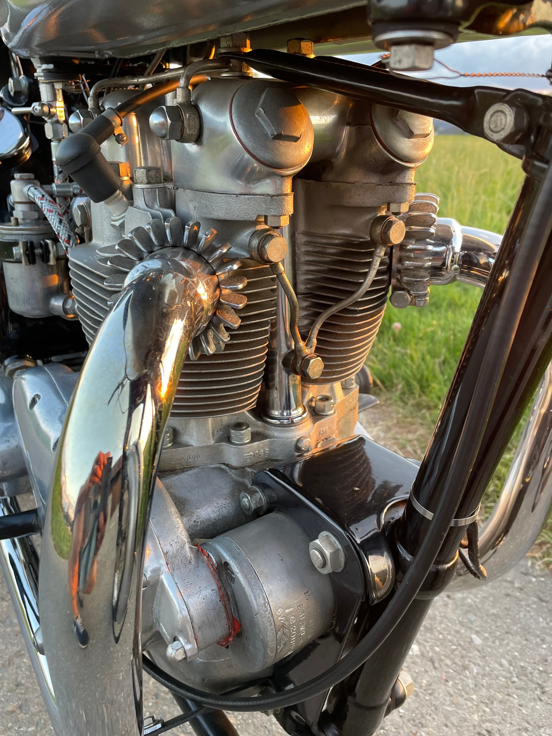 TRIUMPH T100 Competition-image-5